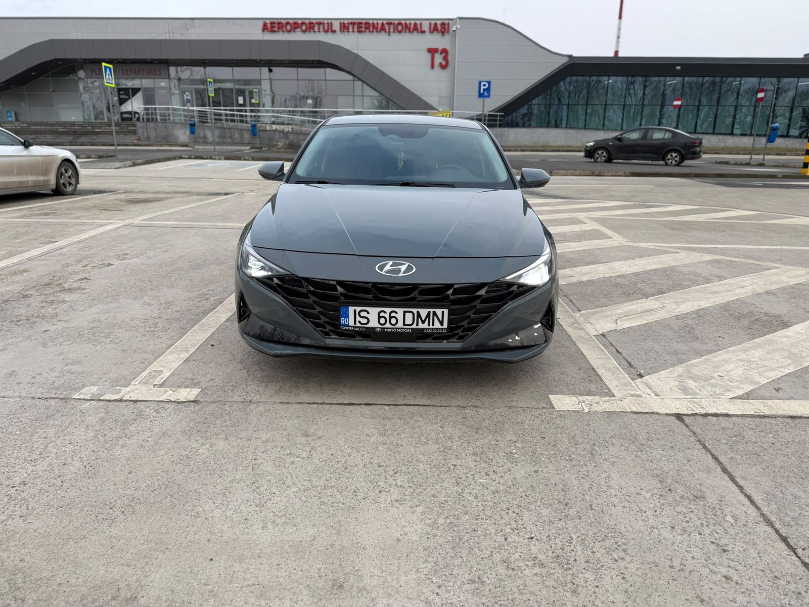 Hyundai Elantra poza 3